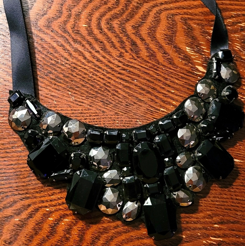 Express Bib Necklace